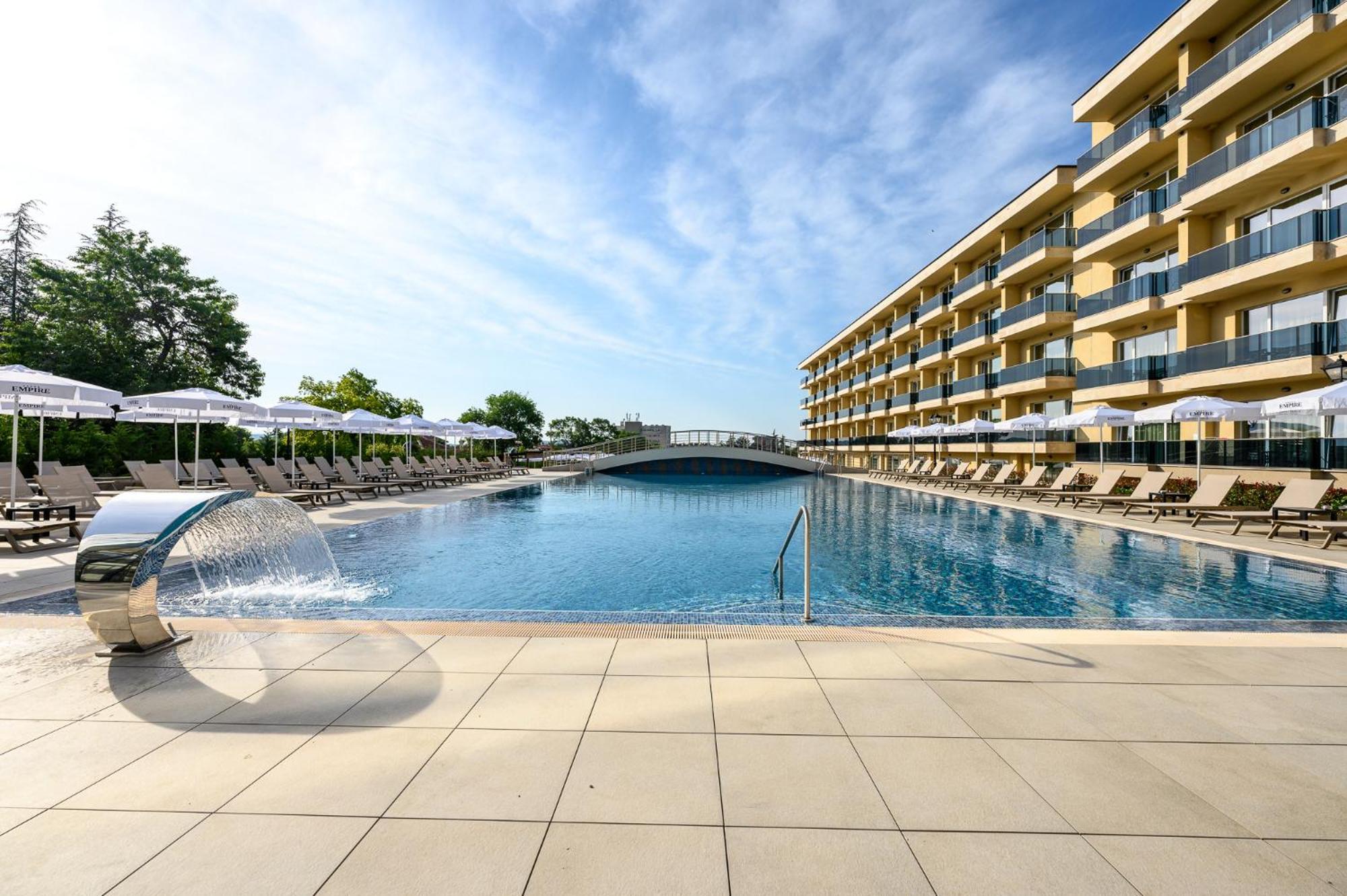 Empire Balneo & Spa Hotel 히사랴 외부 사진