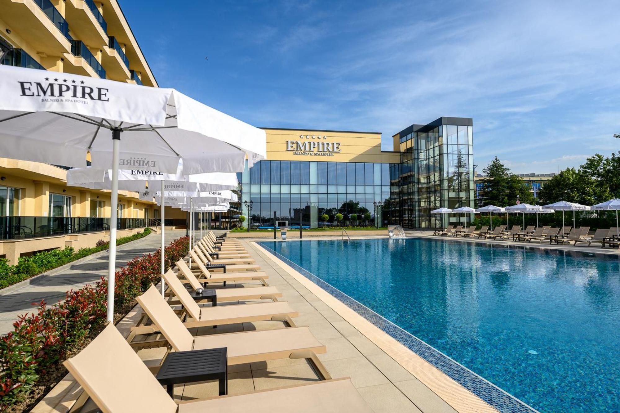 Empire Balneo & Spa Hotel 히사랴 외부 사진