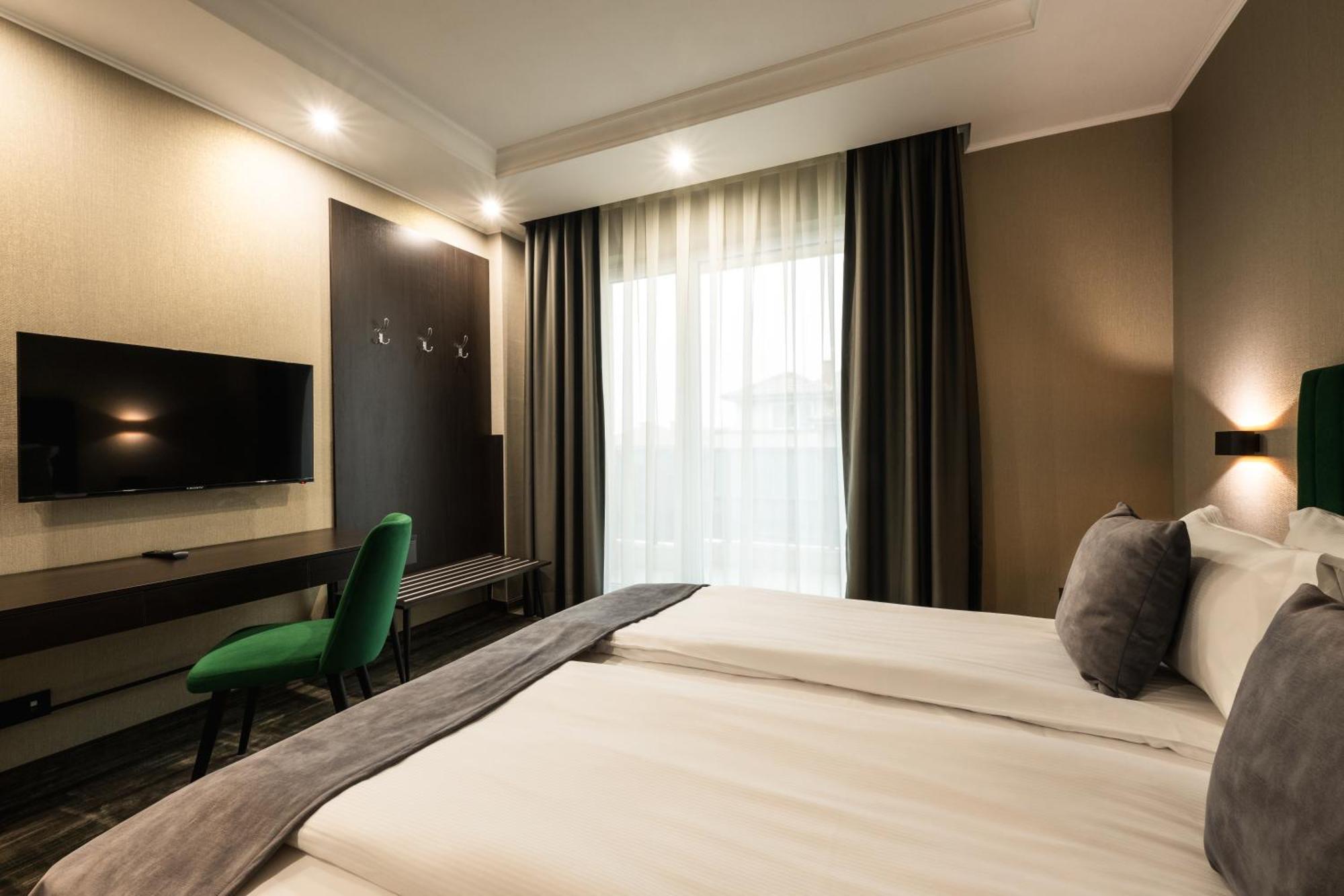 Empire Balneo & Spa Hotel 히사랴 외부 사진