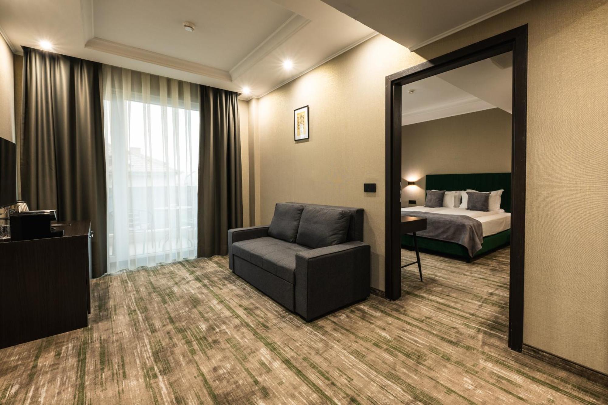 Empire Balneo & Spa Hotel 히사랴 외부 사진